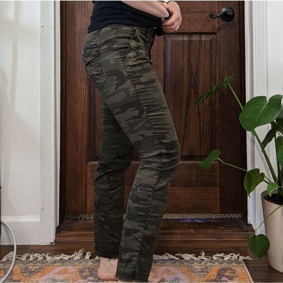 Sanctuary Camo Ankle Pants - Picture 5 of 6